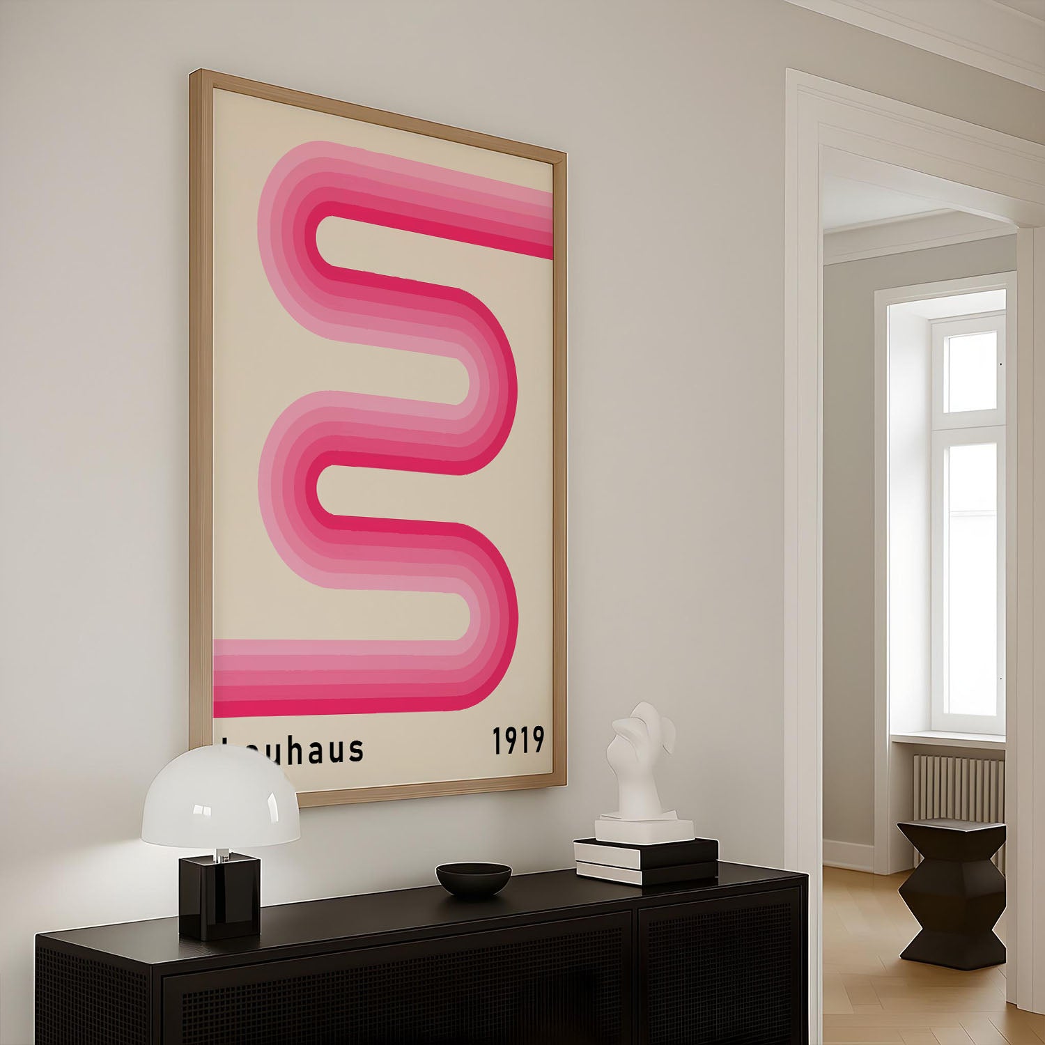 Poster courbe rose style Bauhaus 1919, art mural graphique et minimaliste pour salon, studio ou bureau créatif.